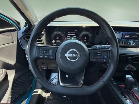Used 2025 Nissan Kicks SR FWD image 12
