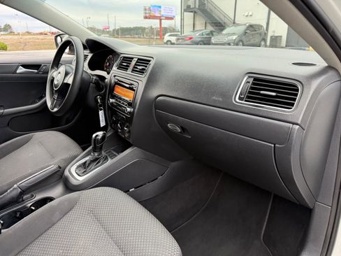 Used 2013 Volkswagen Jetta S image 19