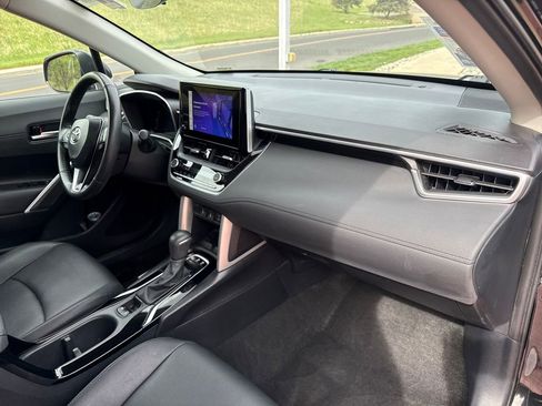 Used 2024 Toyota Corolla Cross XLE AWD/4WD image 33