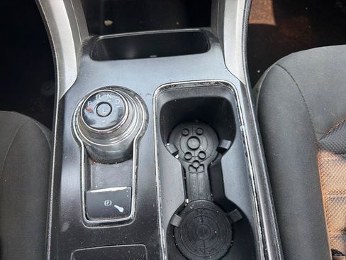 Used 2019 Ford Fusion SE FWD image 8