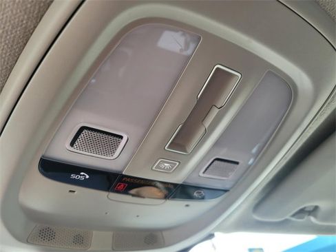 Used 2023 Volvo XC40 B4 Ultimate image 21