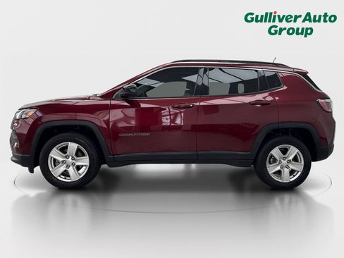 Used 2022 Jeep Compass Latitude w/ Sun and Sound Group AWD/4WD image 3