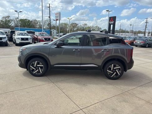 New 2026 Nissan Kicks SV w/ Charging Package FWD image 4