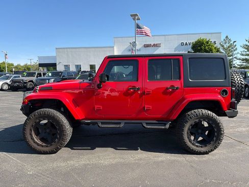 Used 2015 Jeep Wrangler Unlimited Sahara AWD/4WD image 9