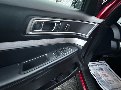 Used 2017 Ford Explorer XLT image 13