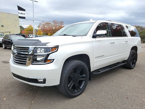 Used 2020 Chevrolet Suburban Premier image 25