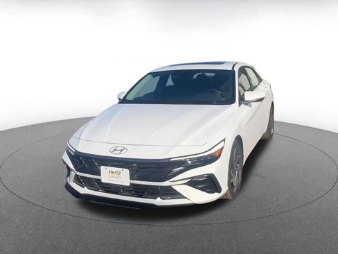 Used 2025 Hyundai Elantra Limited image 7