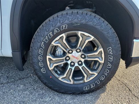 New 2026 GMC Sierra 1500 SLE w/ Preferred Package image 9