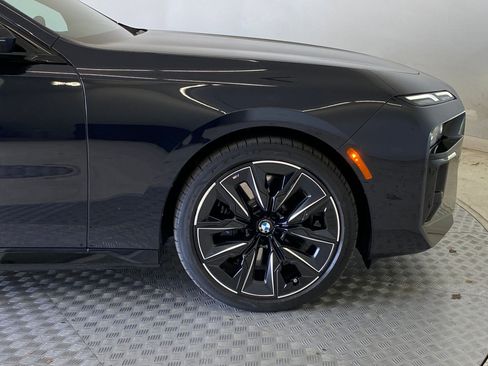 Used 2025 BMW 760i xDrive w/ Executive Package image 10