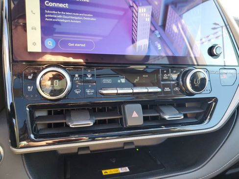 Used 2023 Toyota Highlander Platinum image 18