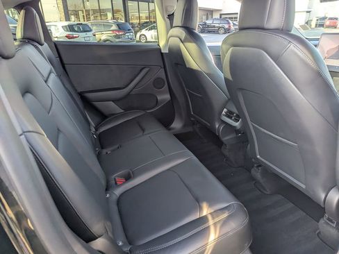 Used 2022 Tesla Model Y Long Range image 30