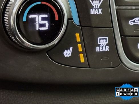 Used 2022 Chevrolet Traverse LT image 19