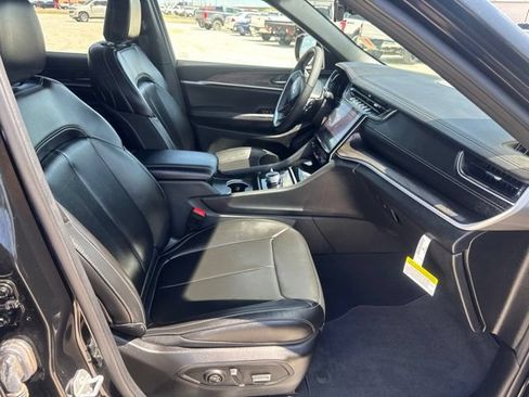 Used 2025 Jeep Grand Cherokee L Limited w/ Trailer Tow Package AWD/4WD image 22