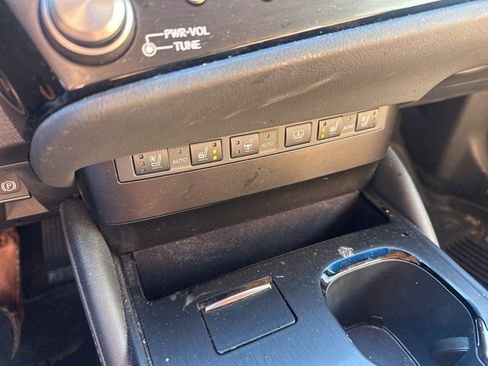 Used 2025 Lexus ES 300h w/ Luxury Package image 16