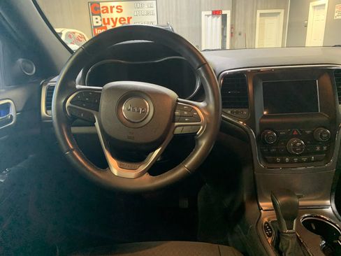 Used 2018 Jeep Grand Cherokee Laredo AWD/4WD image 13