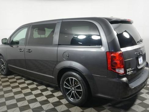 Used 2018 Dodge Grand Caravan SE FWD image 5