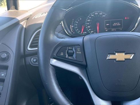 Used 2017 Chevrolet Trax LT w/ LT Convenience Package FWD image 11