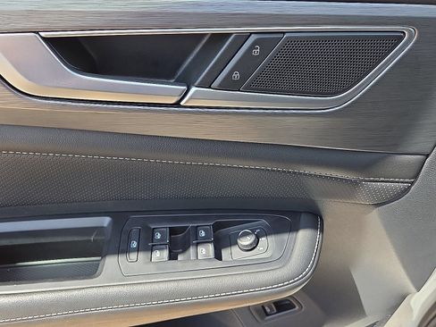 Used 2025 Volkswagen Atlas Cross Sport SE FWD image 22