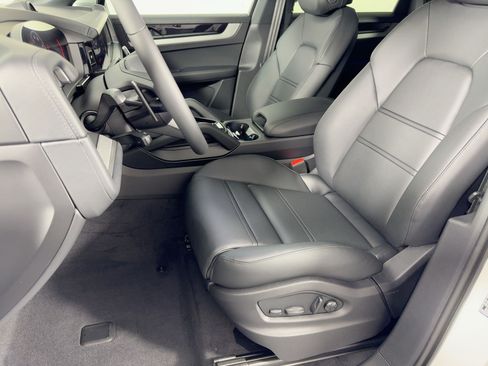 Certified 2026 Porsche Cayenne E-Hybrid Coupe AWD/4WD image 5