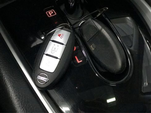 Used 2015 Nissan Rogue SV AWD/4WD image 24