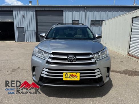 Used 2017 Toyota Highlander XLE AWD/4WD image 2