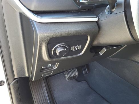 Used 2023 Jeep Grand Cherokee Laredo w/ Luxury Tech Group I image 23