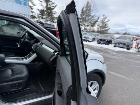 Used 2018 Land Rover Range Rover Evoque image 11