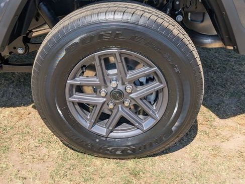 New 2026 Jeep Gladiator Sport AWD/4WD image 8