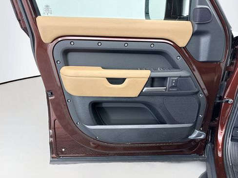 New 2026 Land Rover Defender 130 X-Dynamic SE image 23