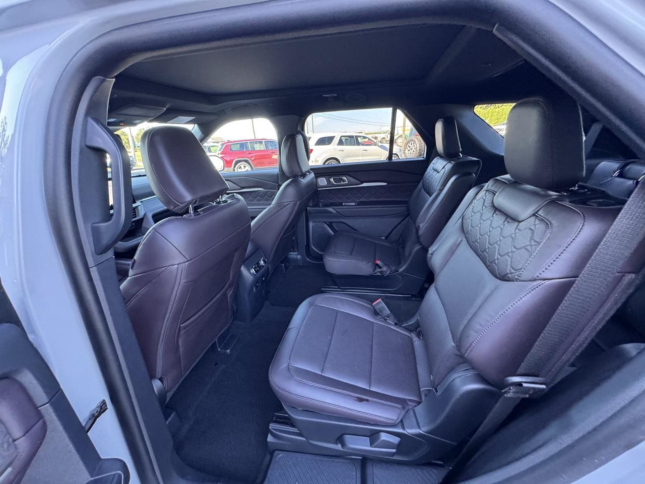 Used 2026 Ford Explorer Platinum w/ LUX Leather Package AWD/4WD image 12
