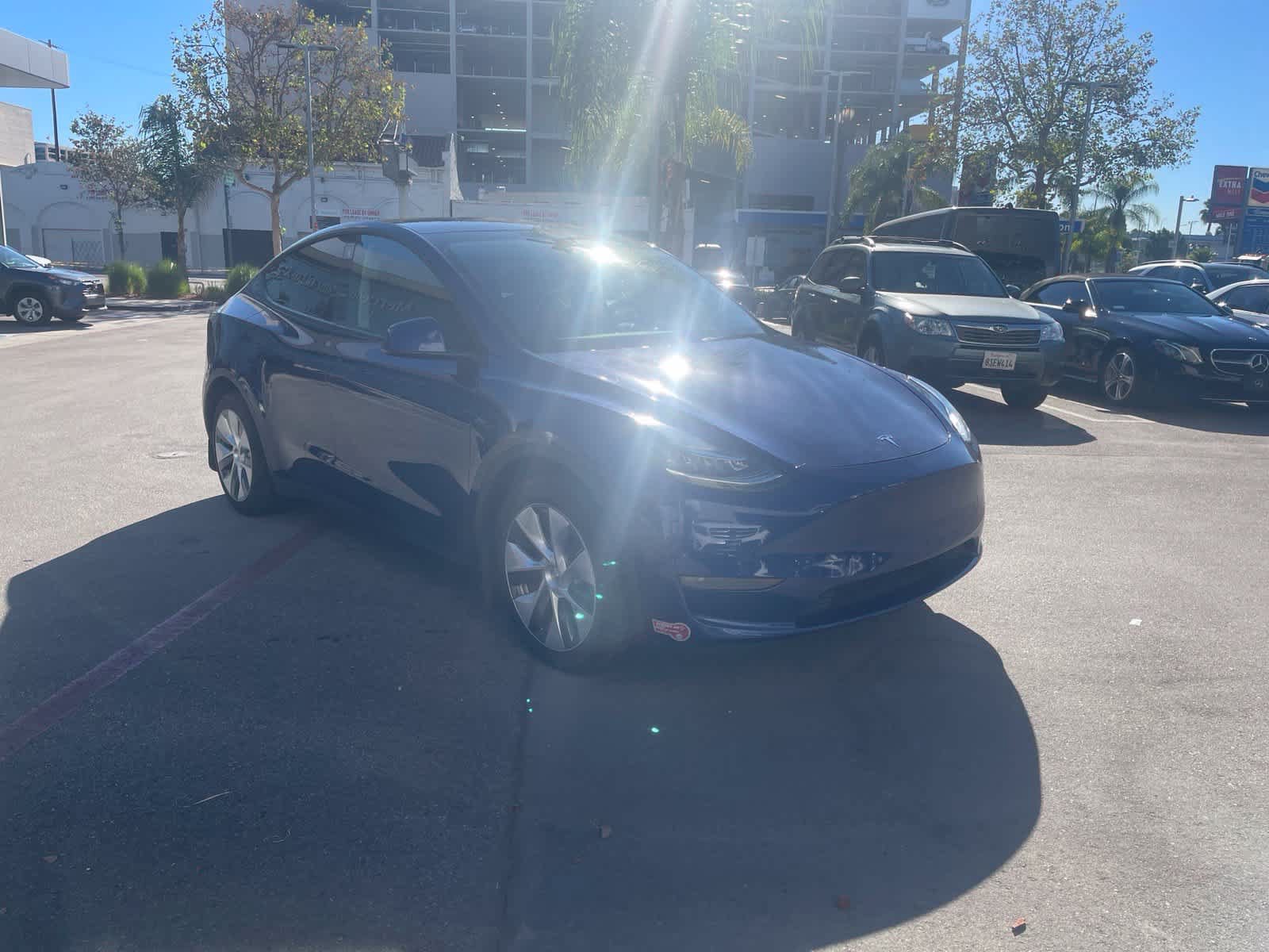 Used 2023 Tesla Model Y Long Range AWD/4WD image 2