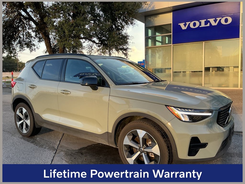 Certified 2024 Volvo XC40 B5 Core AWD/4WD image 1