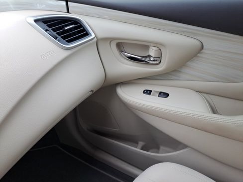 Used 2017 Nissan Murano SV image 33