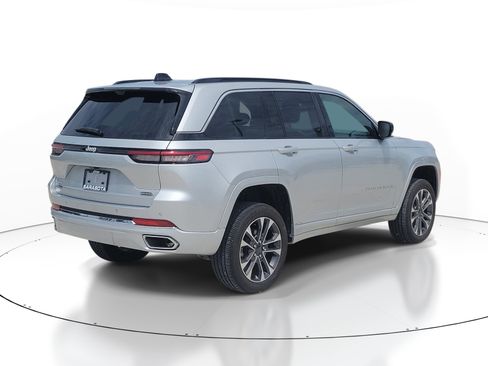 Used 2024 Jeep Grand Cherokee Overland w/ Luxury Tech Group IV AWD/4WD image 6