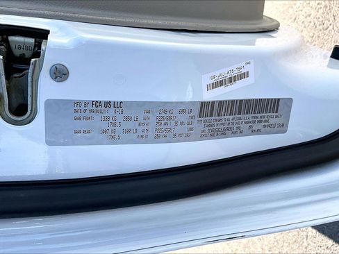 Used 2018 Dodge Grand Caravan SE w/ UConnect Hands-Free Group image 32