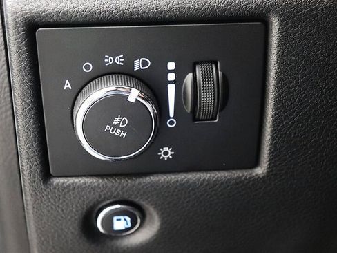 Used 2020 Jeep Grand Cherokee Altitude AWD/4WD image 36