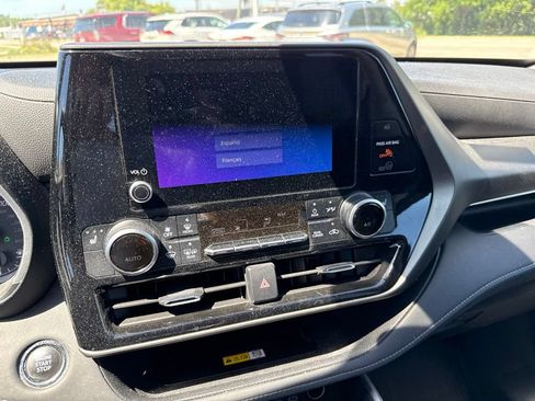 Used 2023 Toyota Highlander XLE AWD/4WD image 20