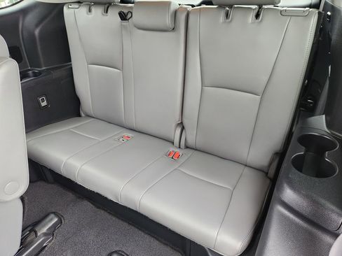 Used 2021 Toyota Highlander Platinum image 22