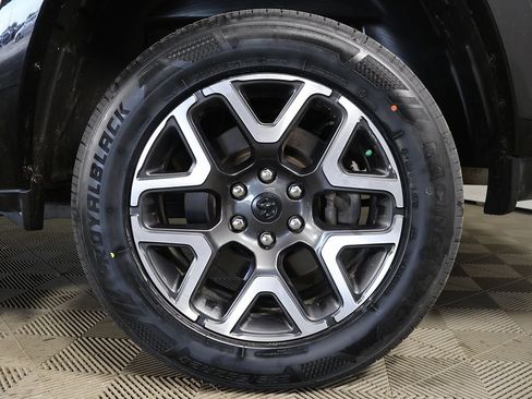 Used 2025 RAM 1500 Laramie AWD/4WD image 20