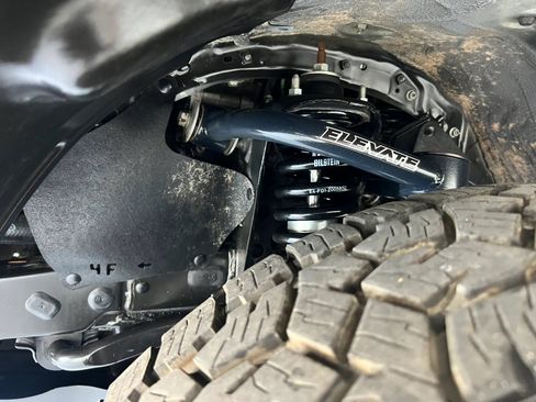Used 2019 Toyota Tacoma TRD Off-Road AWD/4WD image 10