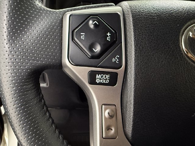 Used 2020 Toyota 4Runner SR5 AWD/4WD image 10