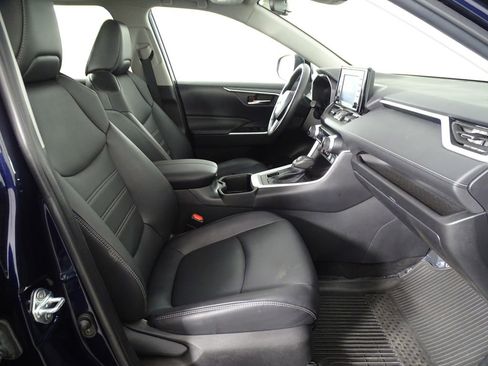 Used 2022 Toyota RAV4 XLE Premium image 14