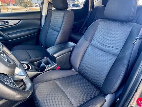 Used 2019 Nissan Rogue SV w/ Premium Package image 8