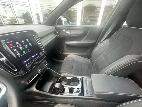 Certified 2025 Volvo XC40 B5 Plus AWD/4WD image 20