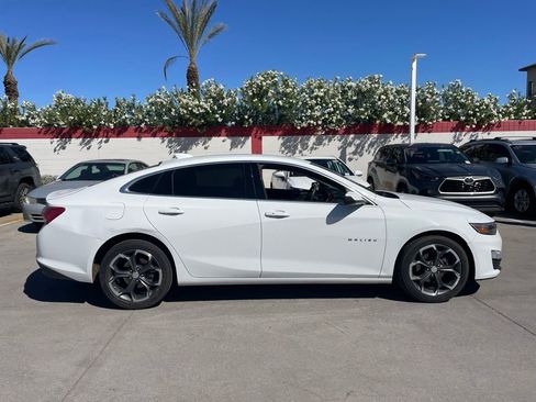 Used 2022 Chevrolet Malibu LT image 2