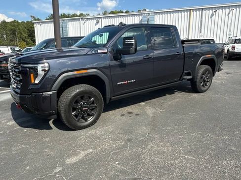 Used 2025 GMC Sierra 2500 AT4 w/ AT4 Premium Plus Package AWD/4WD image 3