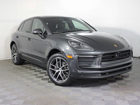 Certified 2025 Porsche Macan AWD/4WD image 9
