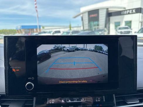 Used 2025 Toyota Sienna LE image 21