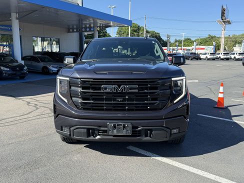 Used 2022 GMC Sierra 1500 Elevation w/ Elevation Premium Package AWD/4WD image 2