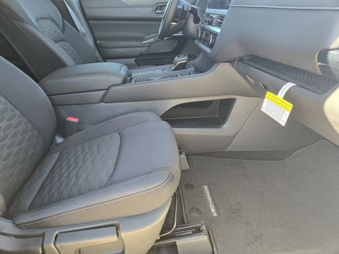 New 2026 Nissan Pathfinder S image 13